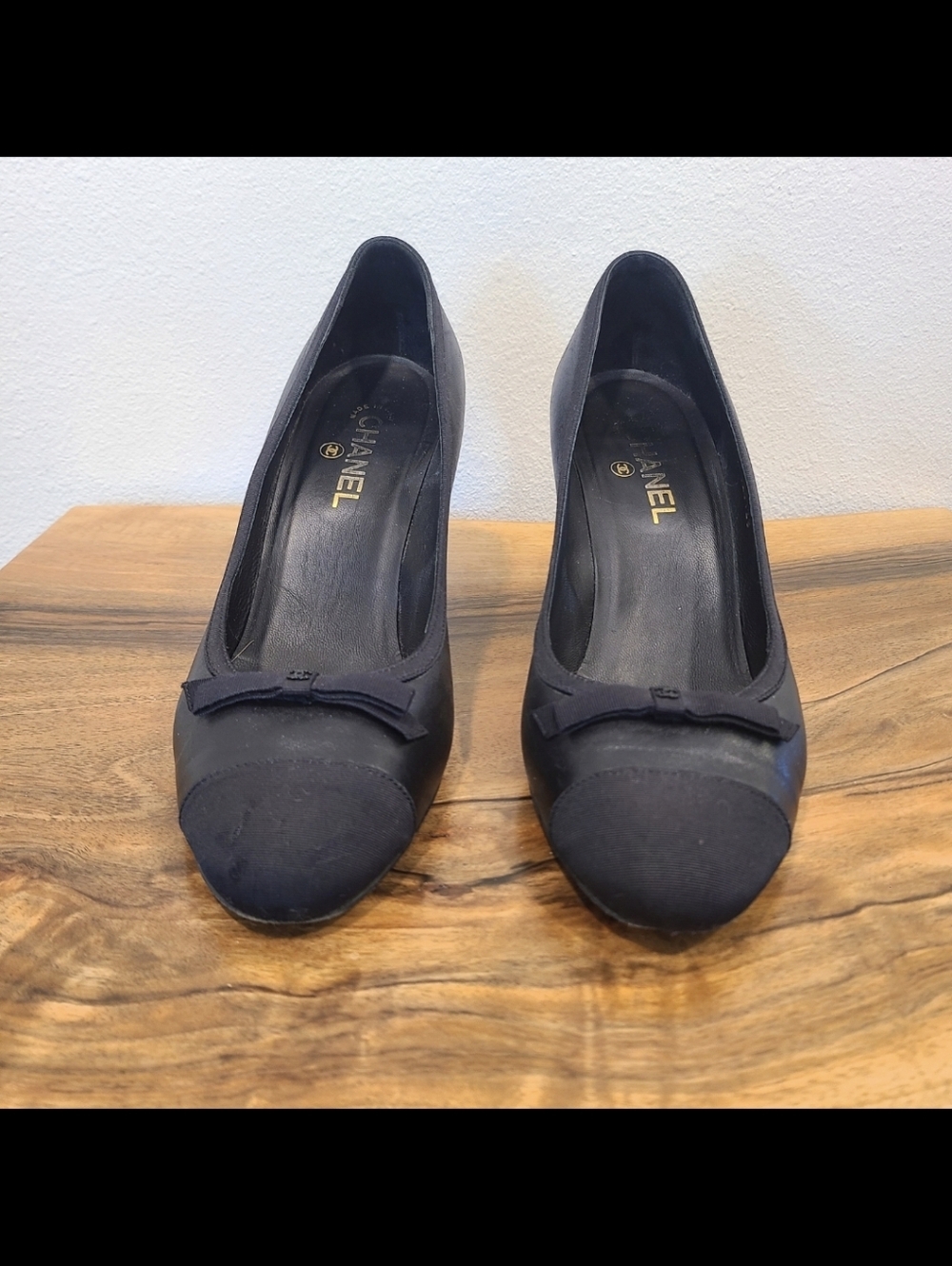 Chanel Black Leather Bow Cap Pump Heels - Picture 2 of 15